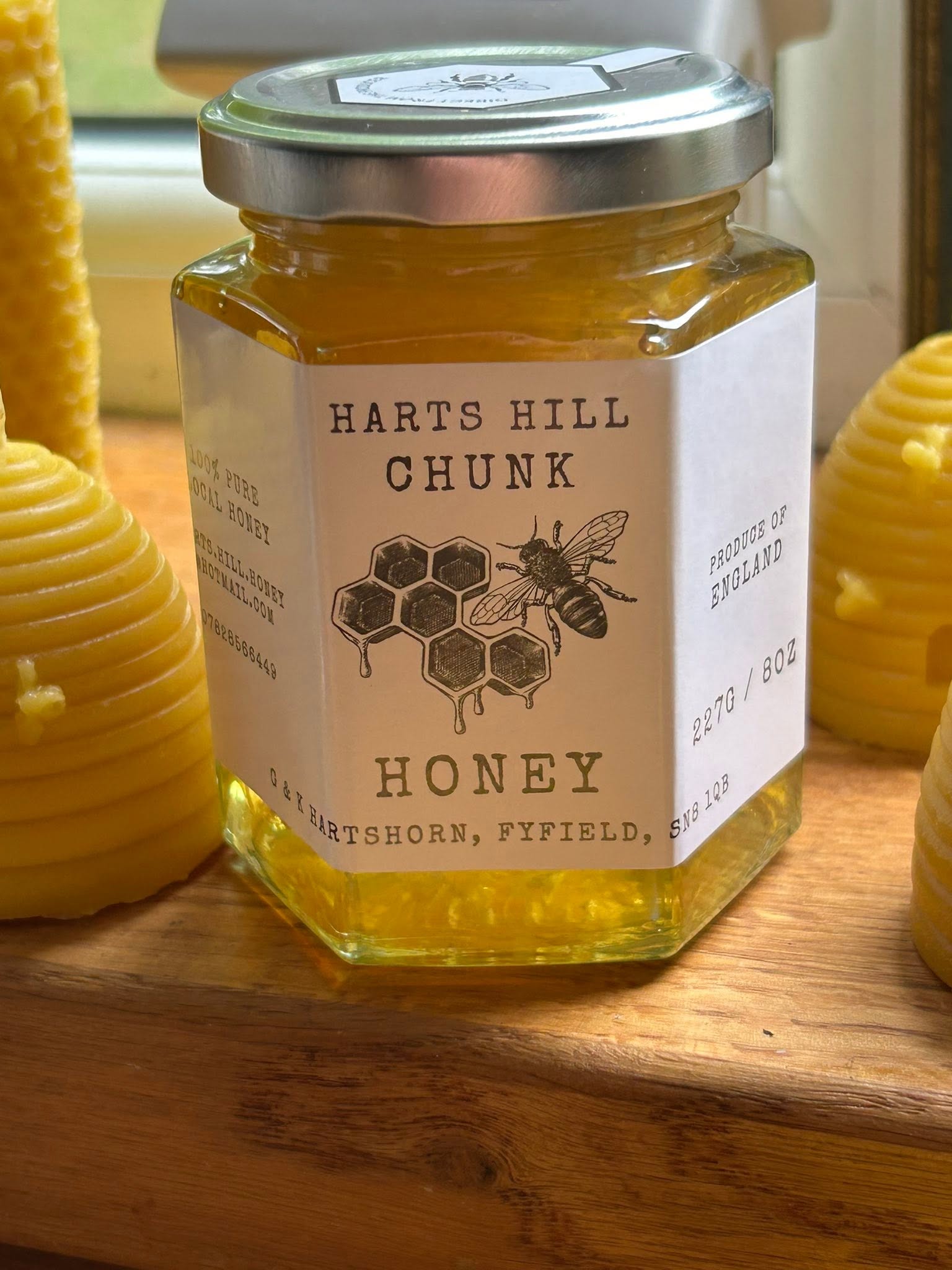Comb honey with visible comb pieces